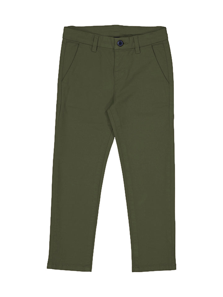 Pantalón chino básico para niño en color verde orégano.