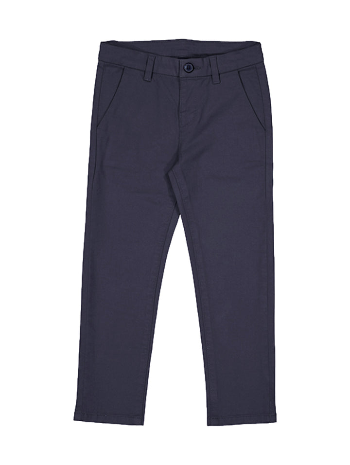 Pantalón chino básico para niño en color azul marino.