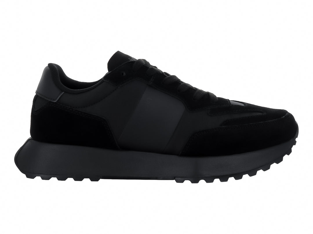 Tenis Calvin Klein color negro, modelo low top con agujetas y suela dentada.