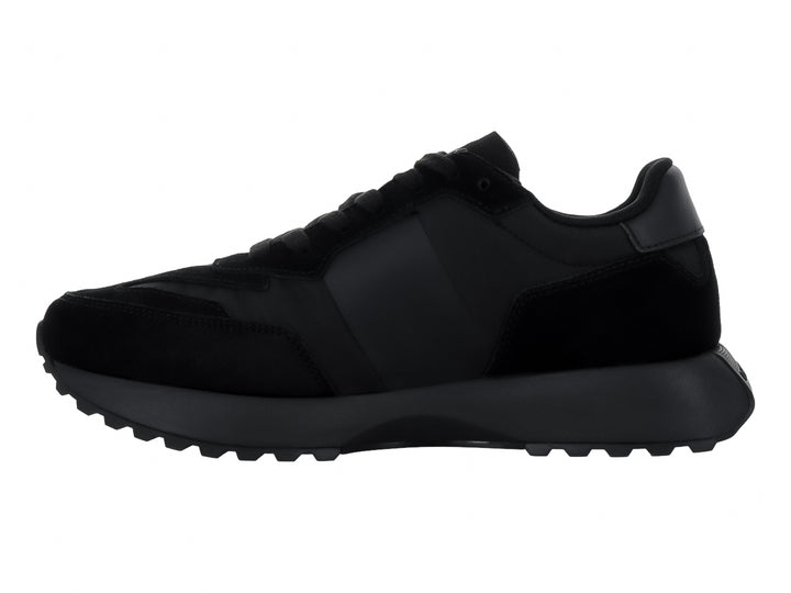 Tenis Calvin Klein color negro, modelo low top con agujetas y suela dentada.