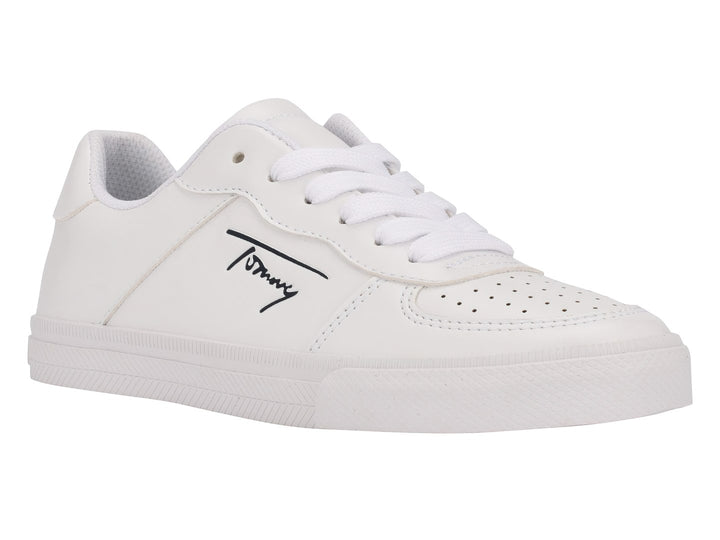 Tenis Tommy Hilfiger color blanco con suela plana y logotipo en el lateral.
