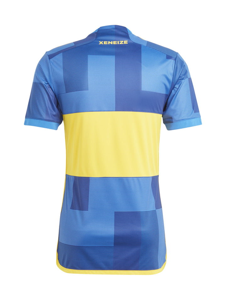 Jersey de fútbol Adidas en colores azul y amarillo con el escudo del club Boca Juniors.