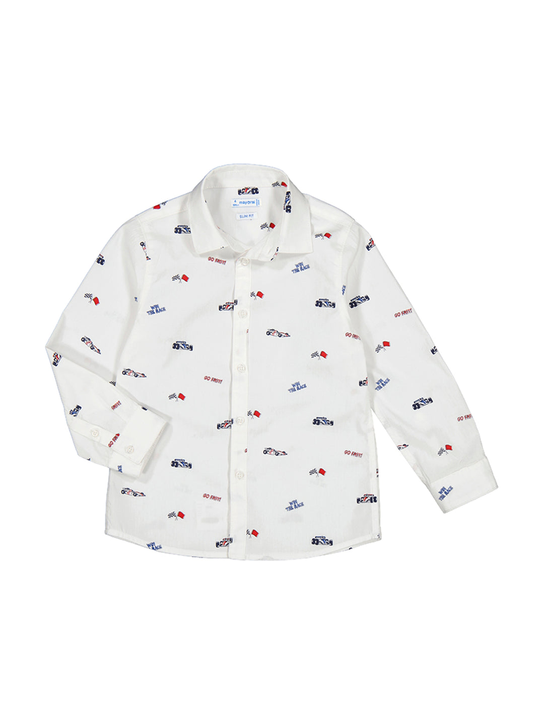 Camisa blanca de manga larga para niño con estampado de pequeños autos en azul y rojo.