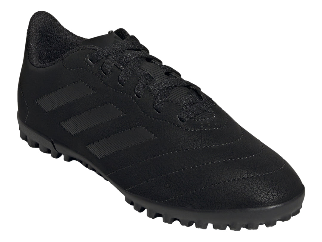 Zapato de fútbol Adidas Goletto VIII TF en color negro total con suela para césped sintético.