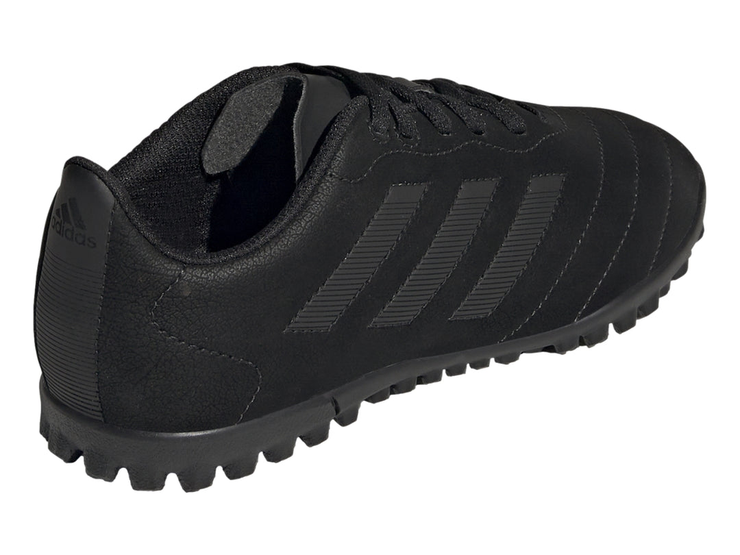 Zapato de fútbol Adidas Goletto VIII TF en color negro total con suela para césped sintético.