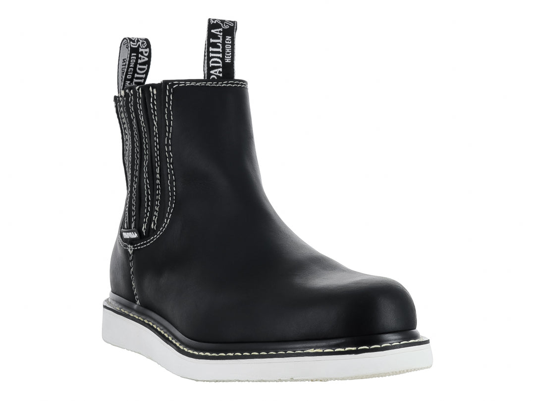 Bota industrial Padilla de cuero negro con suela blanca y costuras blancas decorativas.