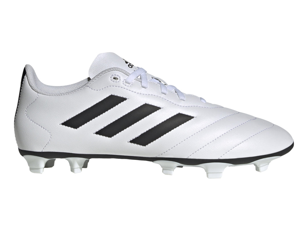 Zapato de fútbol Adidas Goletto VIII en color blanco con tres franjas negras laterales y suela de tacos blanca.