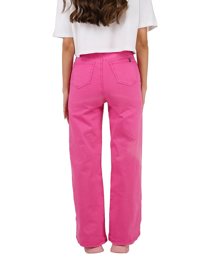 Pantalones culotte color fucsia de pierna ancha y estilo casual.