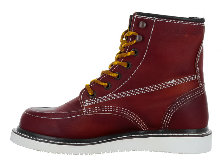 Bota industrial de cuero color miel con suela blanca y agujetas amarillas.