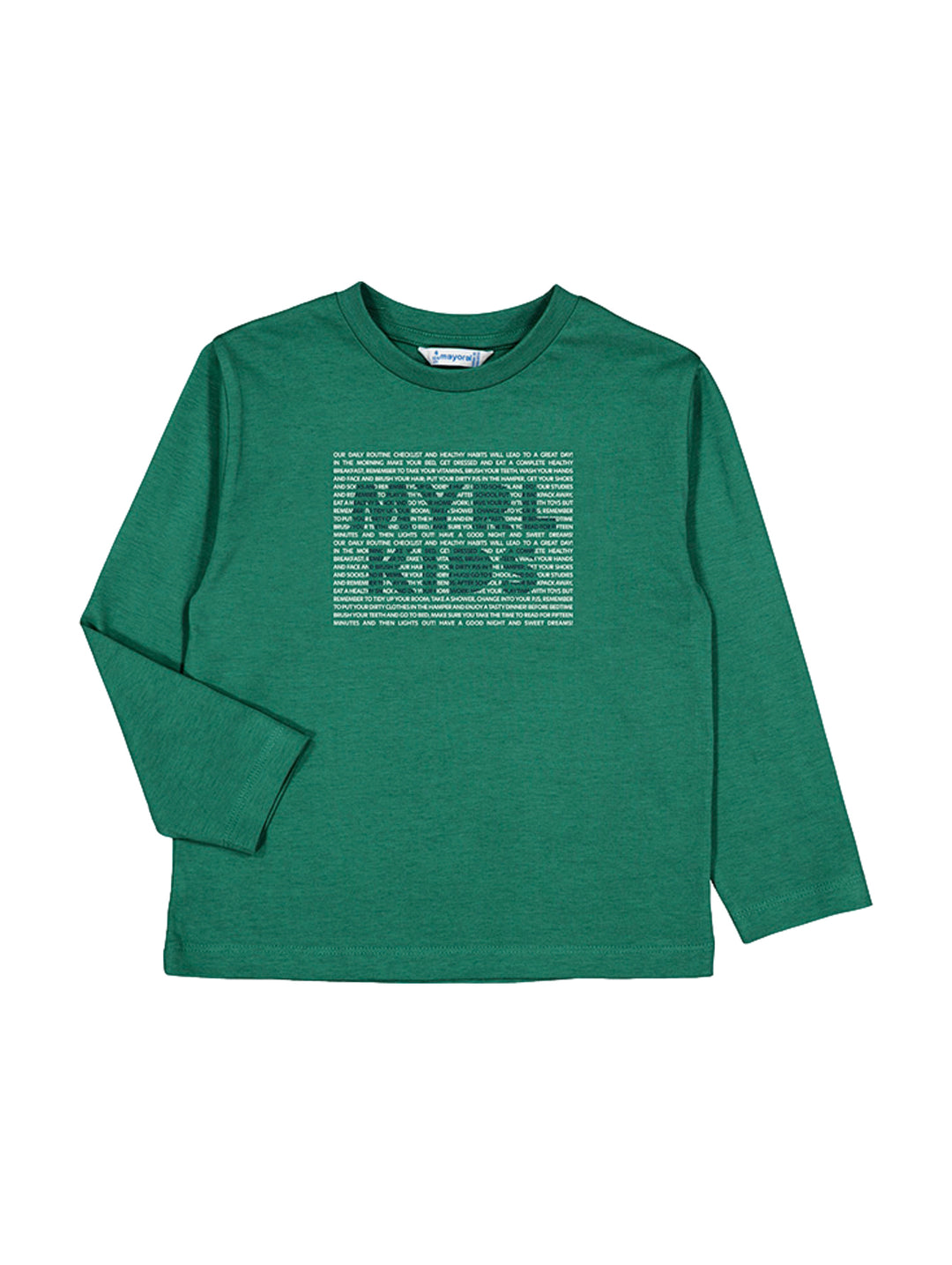 Camiseta verde bosque de manga larga para niño con estampado de texto blanco en el pecho.
