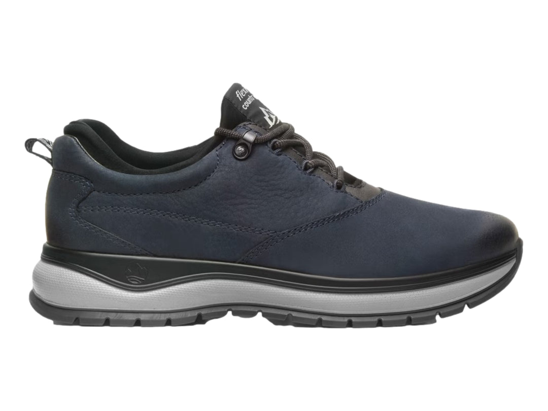 Zapato casual Flexi Randall Country en color azul marino con suela gris y negra para hombre.