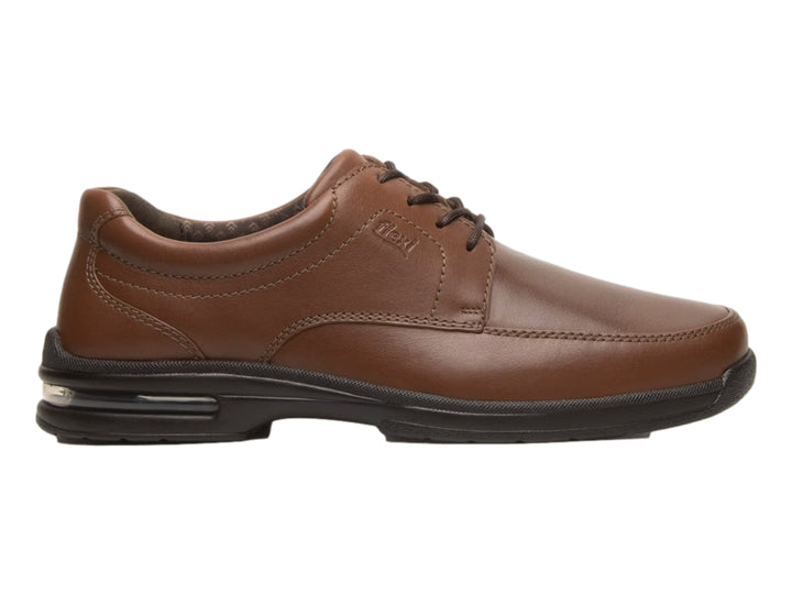 Zapato casual Flexi de color marrón con cordones y suela negra.