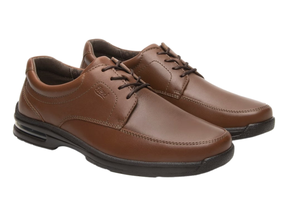 Zapato casual Flexi de color marrón con cordones y suela negra.