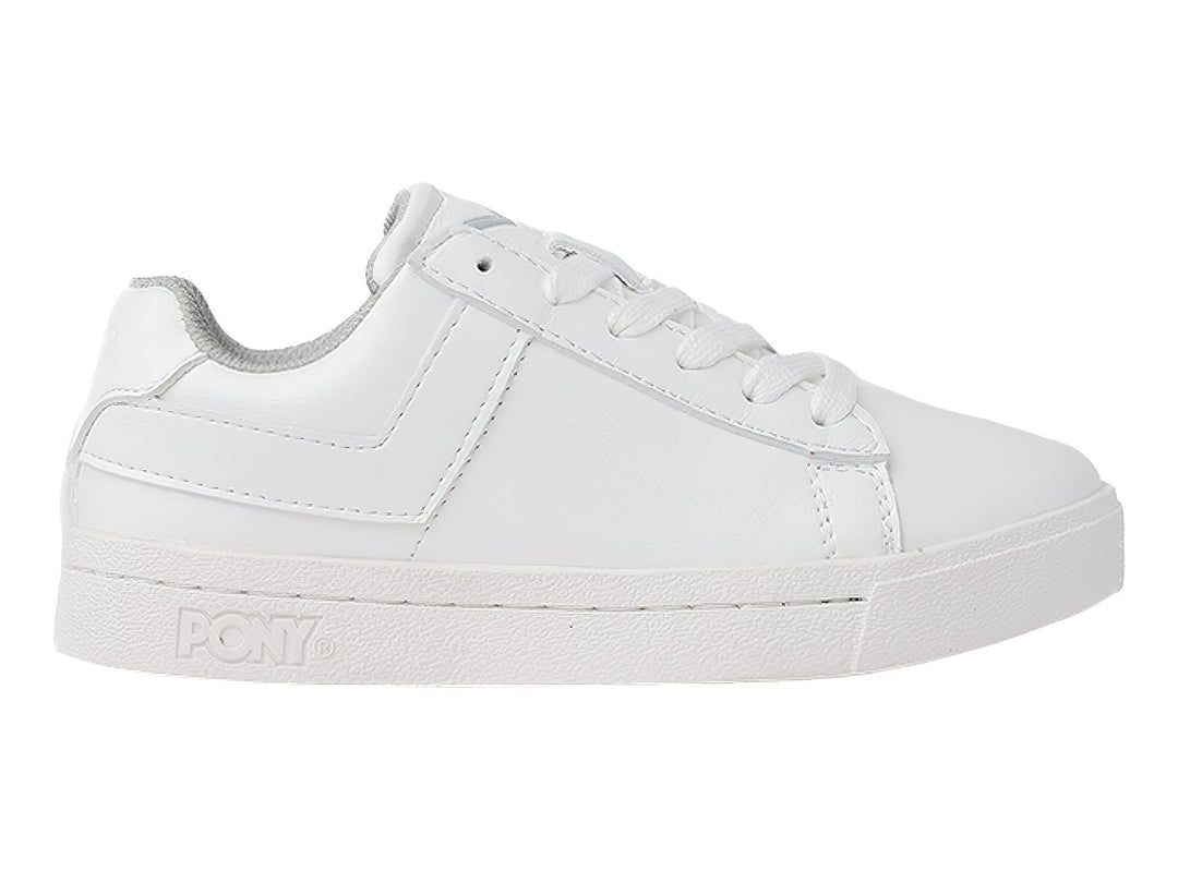 Tenis blancos PONY de corte bajo con cordones y suela plana.