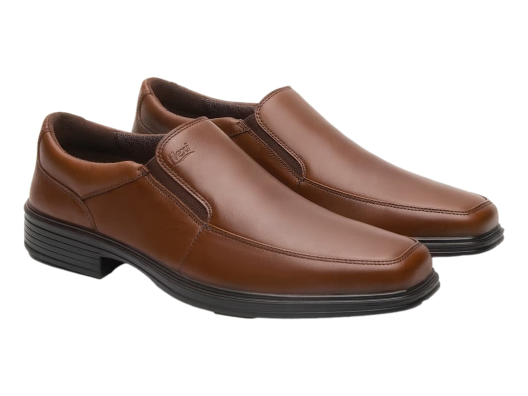 Zapato casual Flexi color marrón de cuero con suela negra, estilo slip-on.