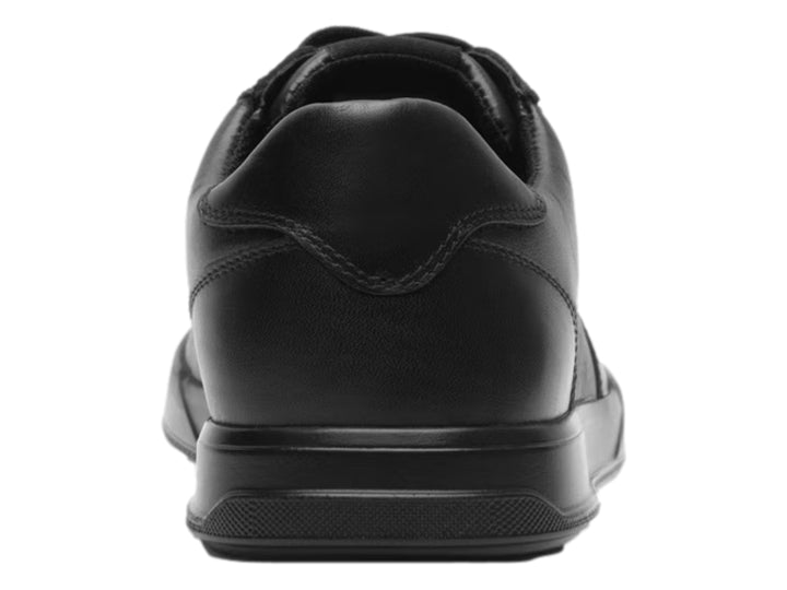Zapato casual Flexi de color negro con cordones y suela plana.