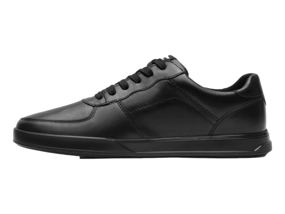 Zapato casual Flexi de color negro con cordones y suela plana.