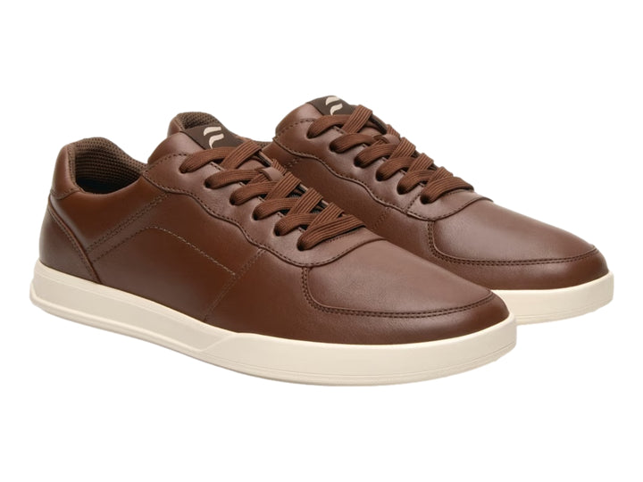 Zapato casual Flexi de cuero color marrón con suela blanca y cordones.