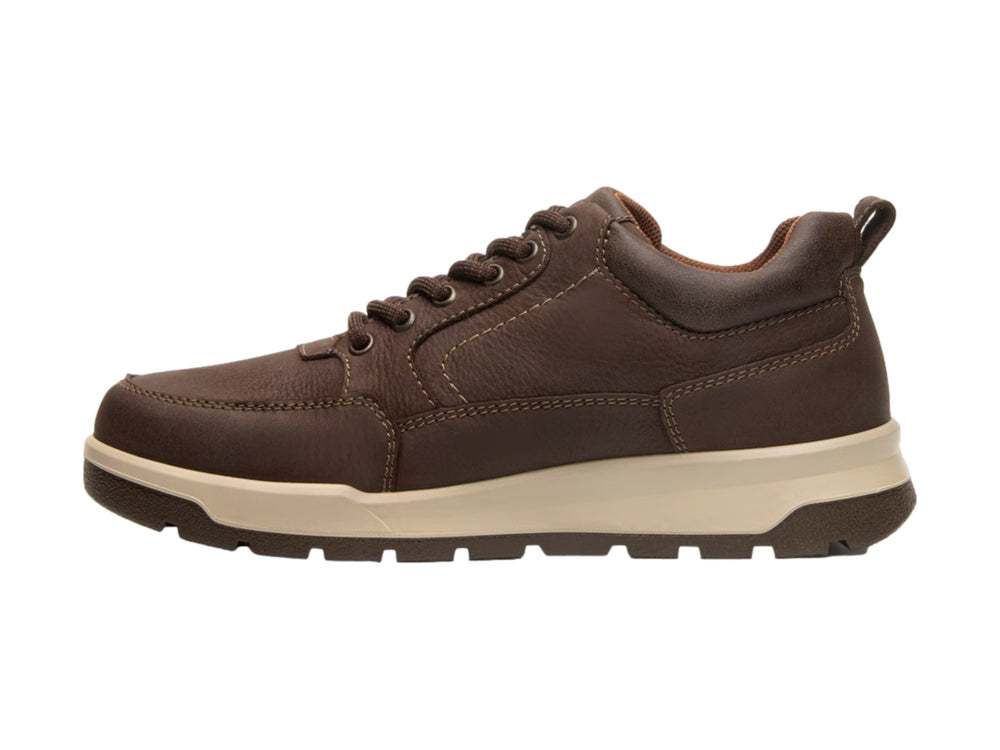 Zapato casual Flexi color café con suela beige y cordones.