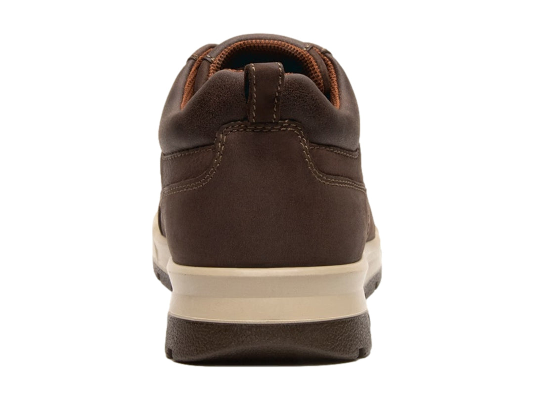 Zapato casual Flexi color café con suela beige y cordones.