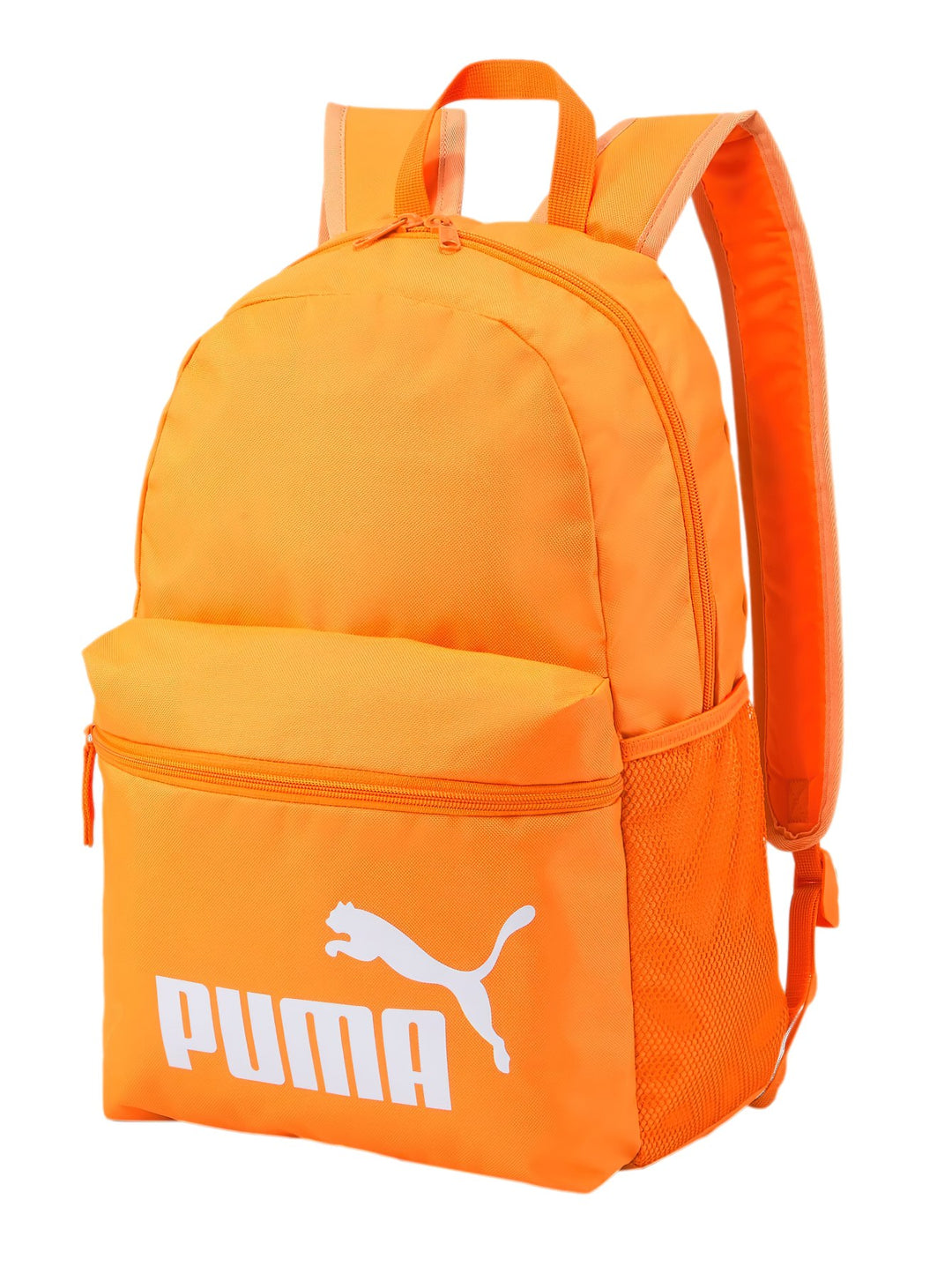 Mochila escolar PUMA de color naranja con logotipo blanco en el bolsillo frontal y bolsillos laterales de malla.
