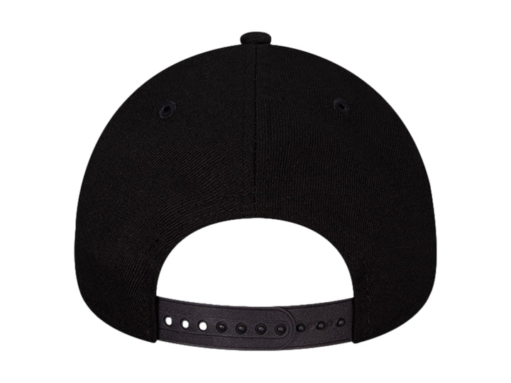 Gorra de béisbol New Era color negro con letra H bordada en el frente y logo lateral.