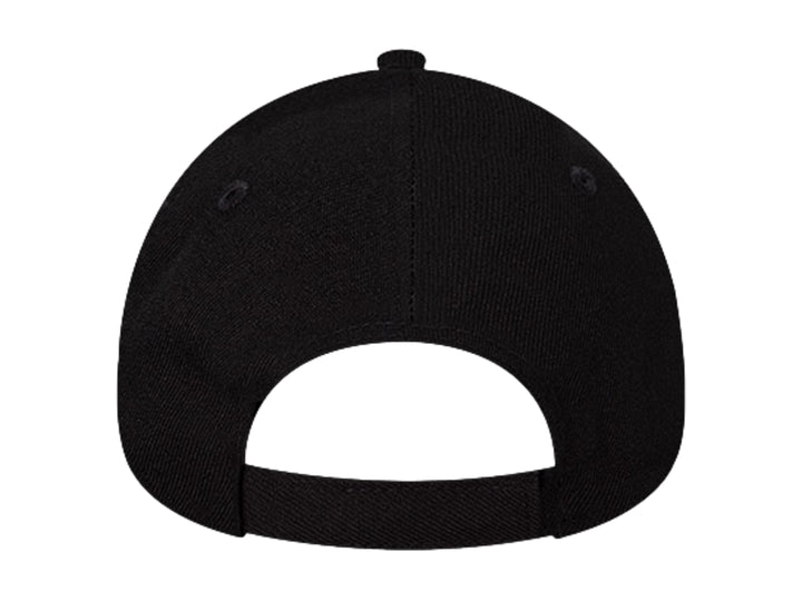 Gorra de béisbol New Era color negro con letra H bordada en el frente.