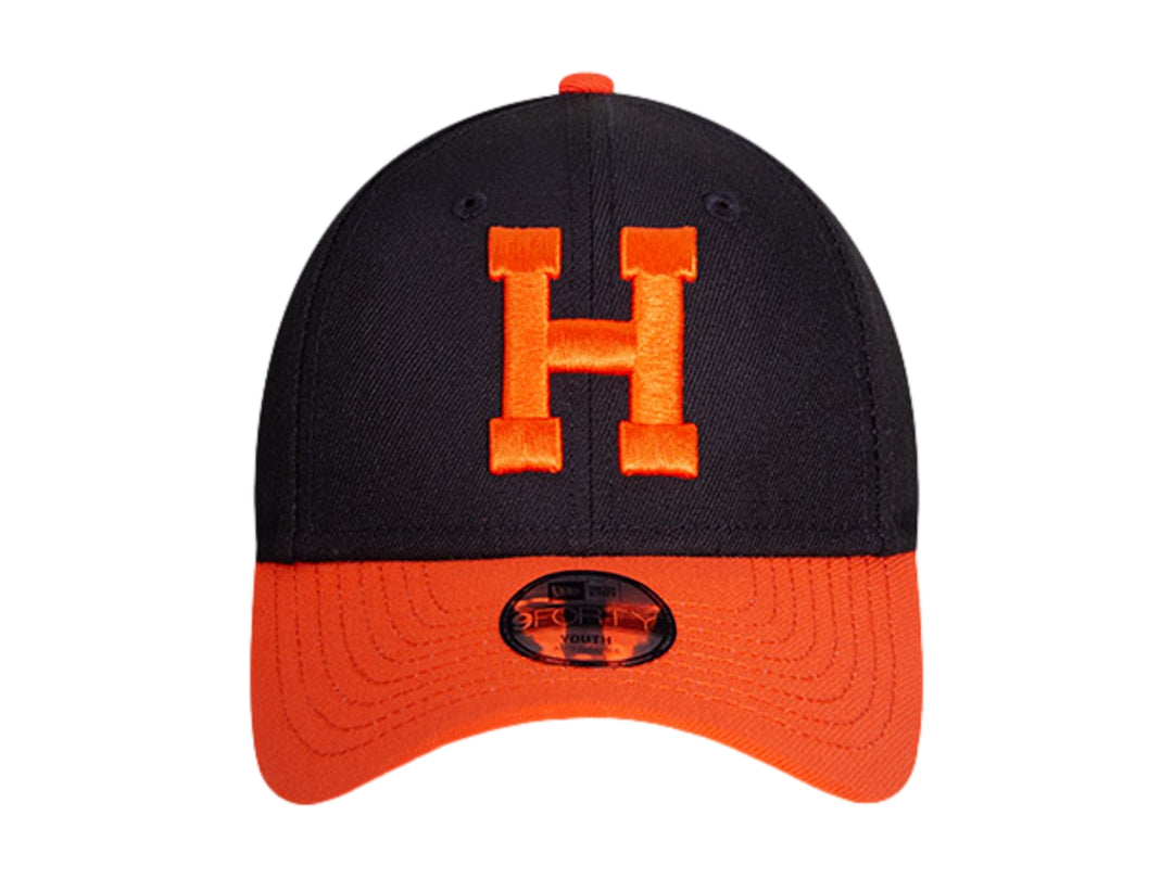 Gorra de béisbol New Era bicolor en negro y naranja con la letra H bordada en el frente.