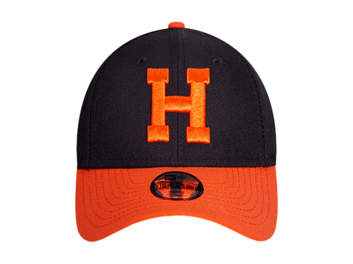 Gorra de béisbol New Era bicolor en negro y naranja con la letra H bordada en el frente.