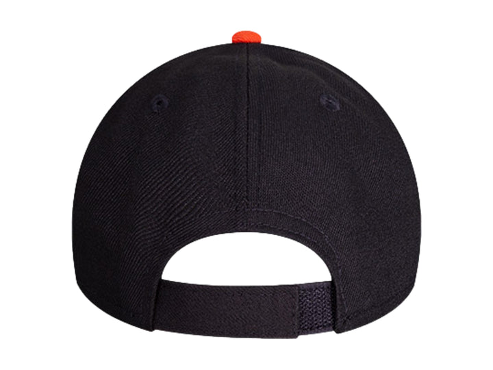 Gorra de béisbol New Era bicolor en negro y naranja con la letra H bordada en el frente.