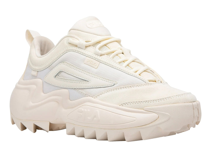 Tenis FILA Twister color crema con suela ancha y dentada sobre fondo blanco.