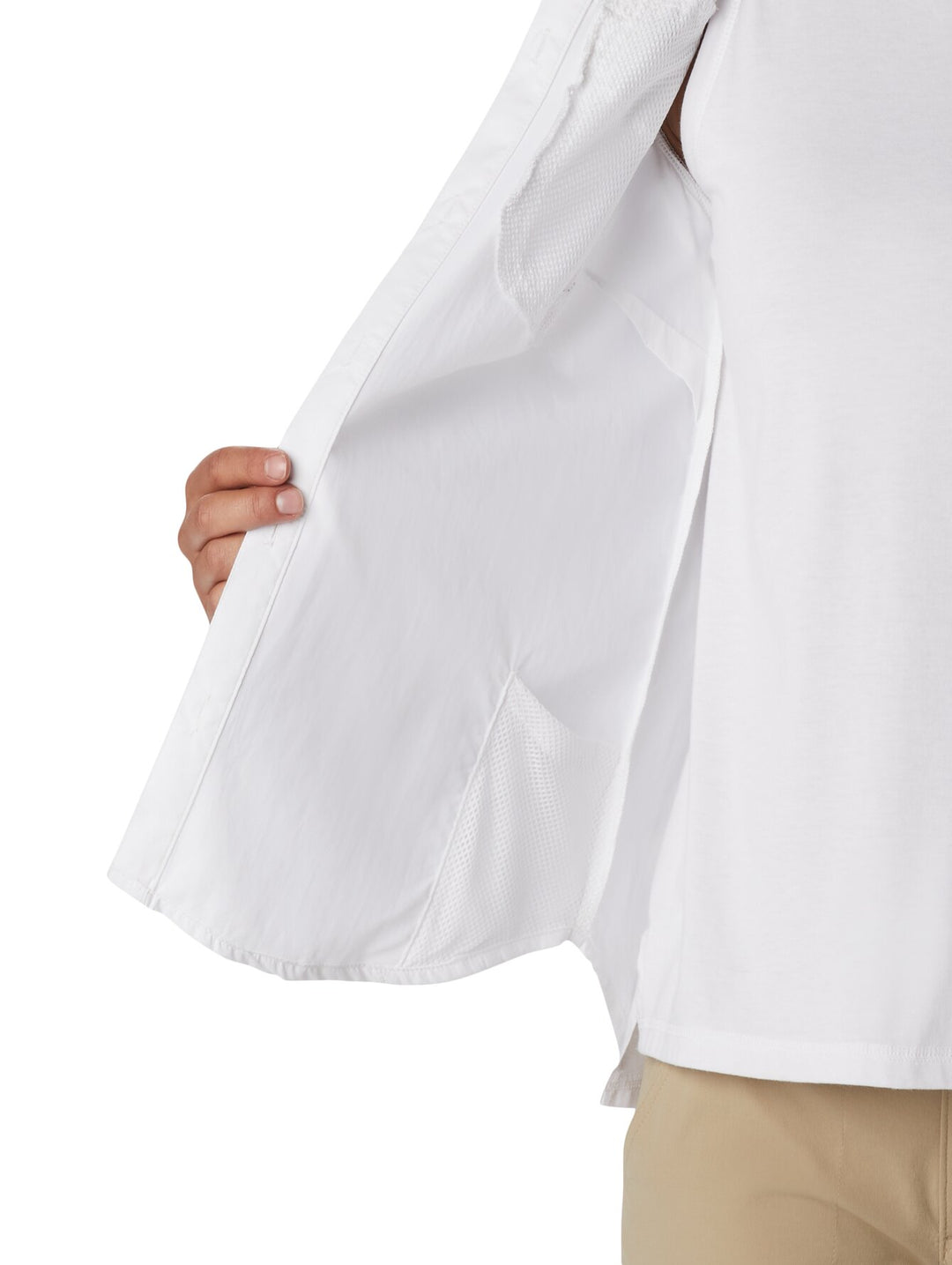 Camisa Columbia Silver Ridge 3.0 de color blanco, manga larga, con cuello y botones.