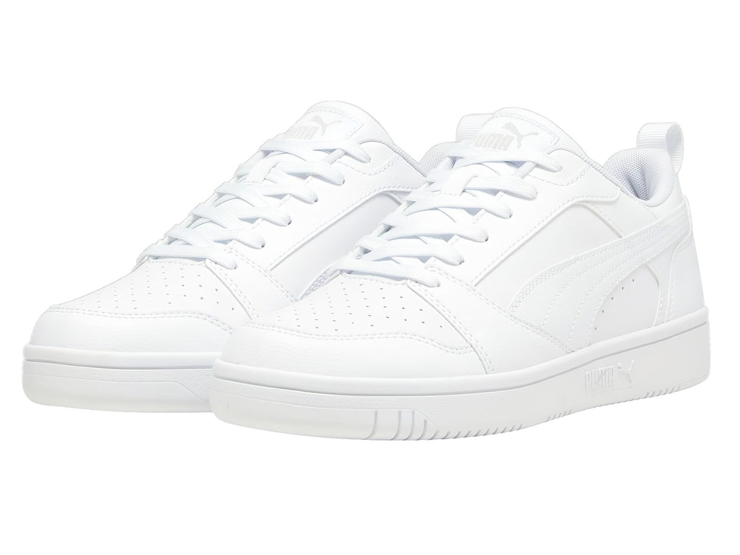 Tenis PUMA Rebound V6 Low en color blanco, diseño deportivo de corte bajo con cordones.