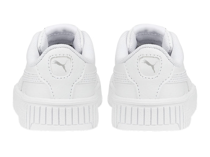 Tenis PUMA Carina 2.0 AC INF en color blanco total con suela ancha y cordones, vista lateral.