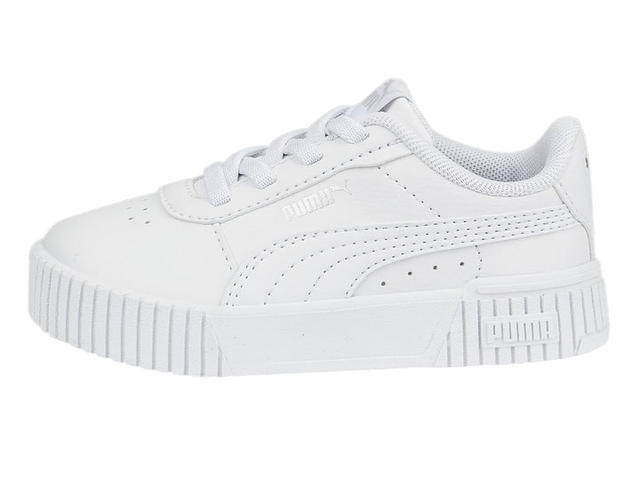 Tenis PUMA Carina 2.0 AC INF en color blanco total con suela ancha y cordones, vista lateral.