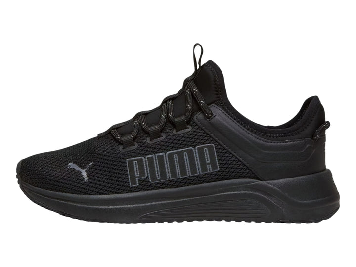 Tenis deportivos PUMA SOFTRIDE ASTRO SLIP en color negro con tejido de malla y suela gruesa.