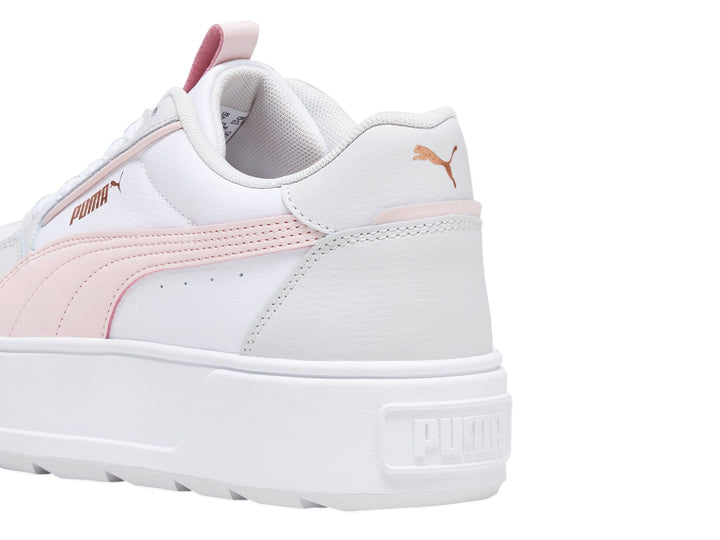 Tenis PUMA blancos con detalles en rosa y gris y suela de plataforma blanca.