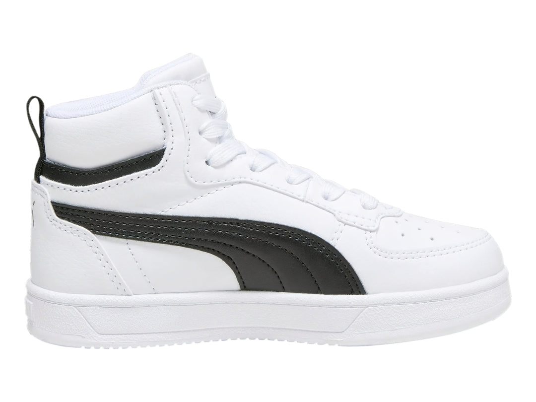 Tenis PUMA Caven 2.0 Mid color blanco con franja lateral negra y suela blanca.
