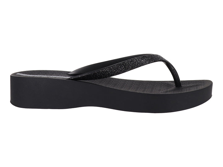 Sandalias negras de plataforma con correa de glitter brillante.