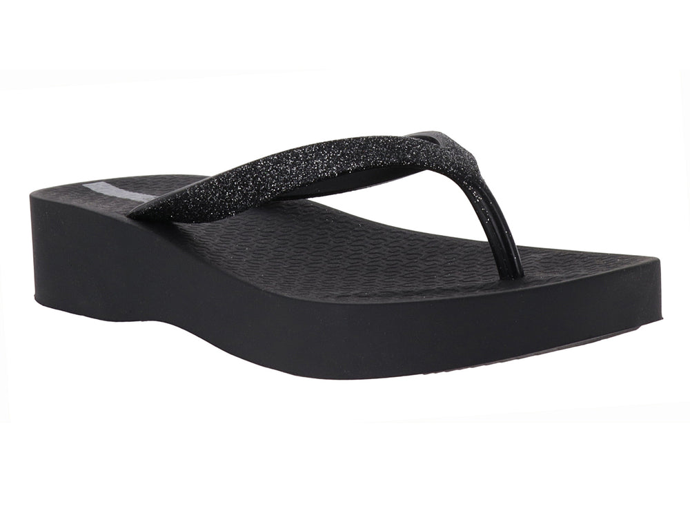 Sandalias negras de plataforma con correa de glitter brillante.