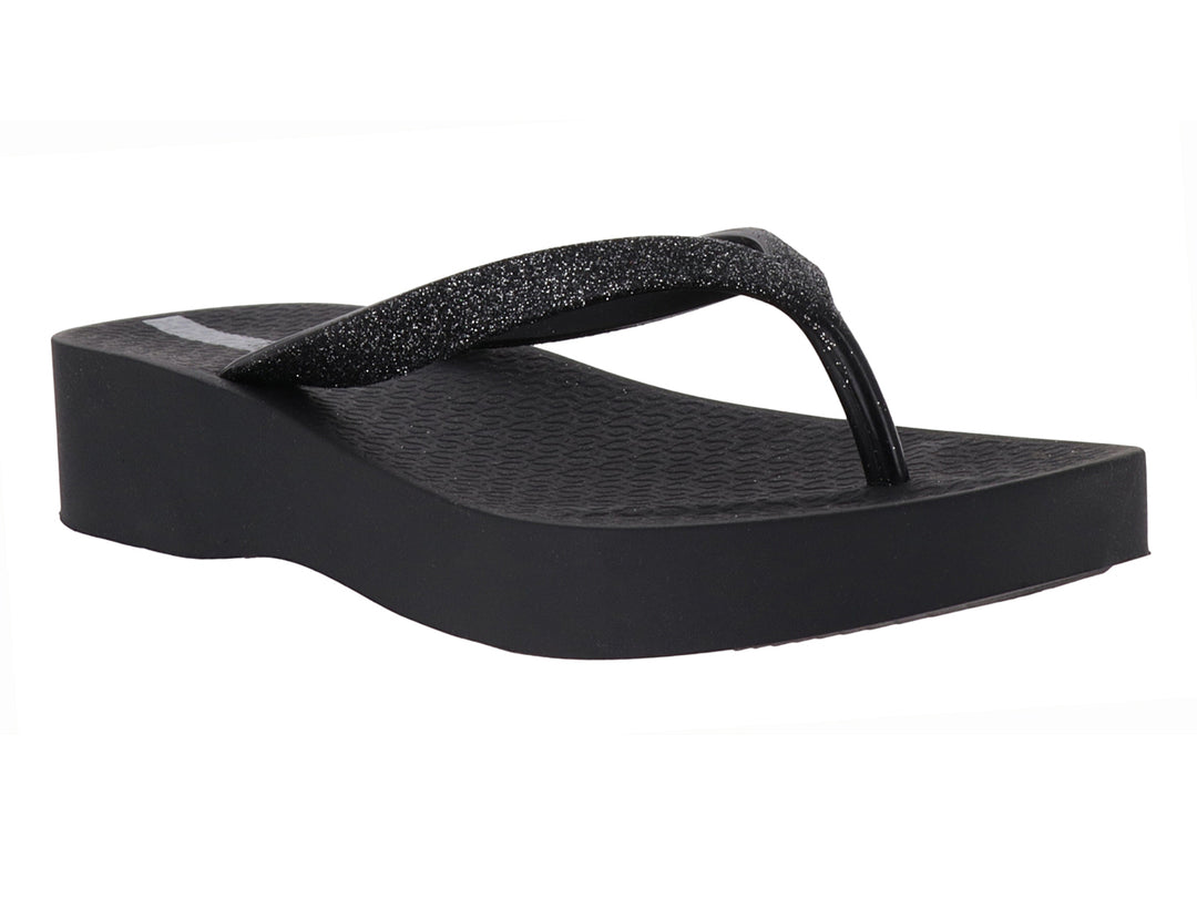 Sandalias negras de plataforma con correa de glitter brillante.