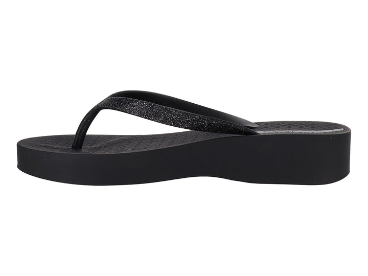 Sandalias negras de plataforma con correa de glitter brillante.