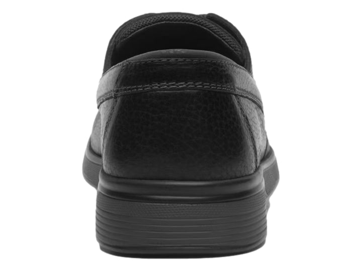 Zapato casual Flexi color negro de cuero con textura rugosa y cordones.