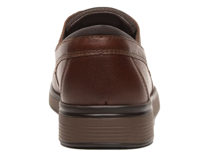 Zapato casual Flexi de cuero color marrón con cordones y suela oscura.