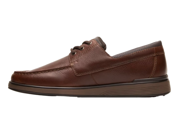 Zapato casual Flexi de cuero color marrón con cordones y suela oscura.