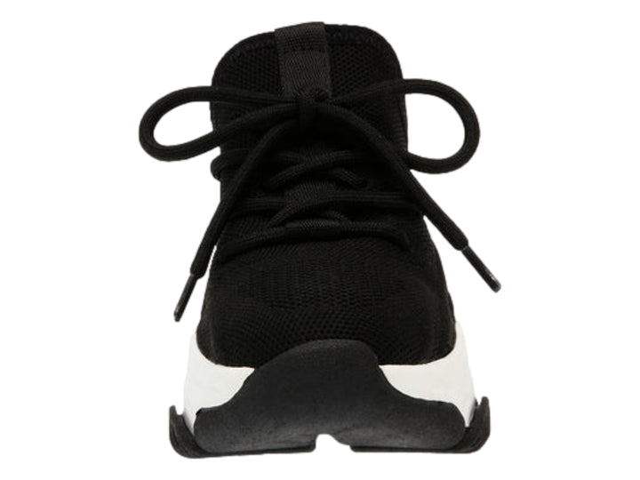 Tenis deportivos Steve Madden para niño en color negro con suela blanca ancha y prominente.