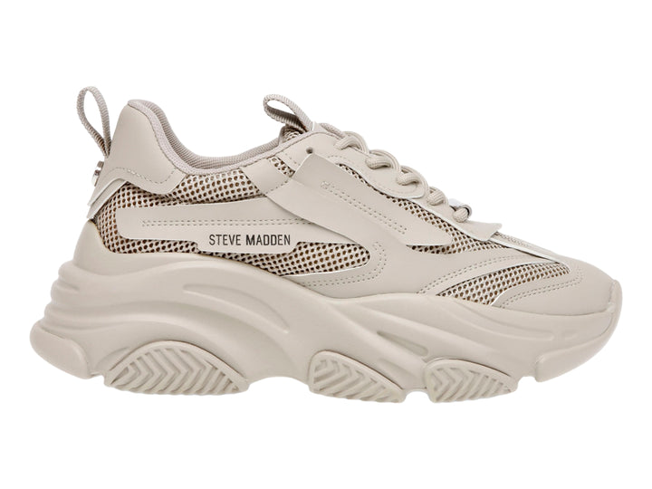 Tenis Steve Madden color greige con suela chunky y detalles de malla.