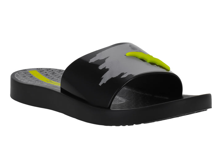Sandalia Ipanema color negro con detalles en gris y amarillo y estampado de Batman.
