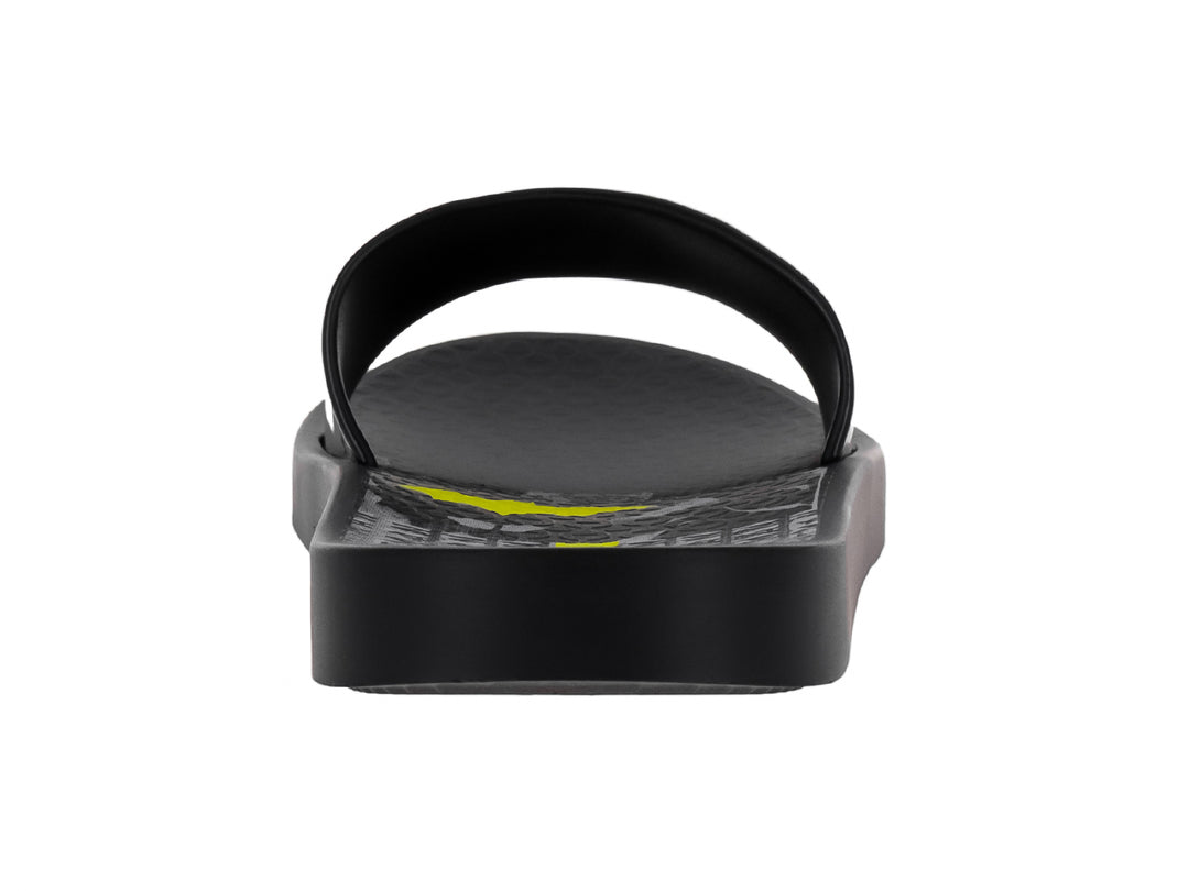 Sandalia Ipanema color negro con detalles en gris y amarillo y estampado de Batman.