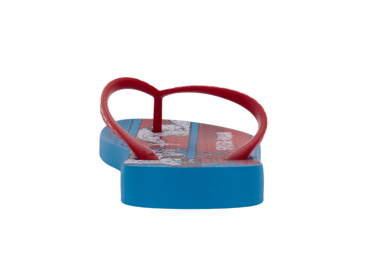 Sandalias Ipanema azules con tiras rojas y diseño de Spider-Man en la plantilla.